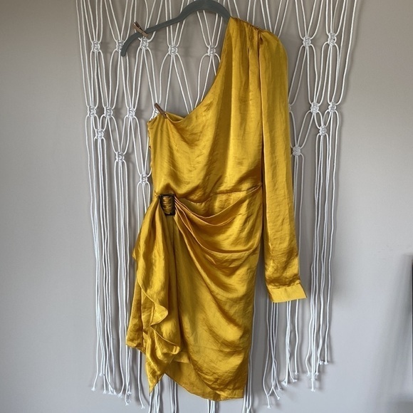 Lover and Friends Ana dress sold on Revolve in yellow. Size Medium NWT - Picture 6 of 11